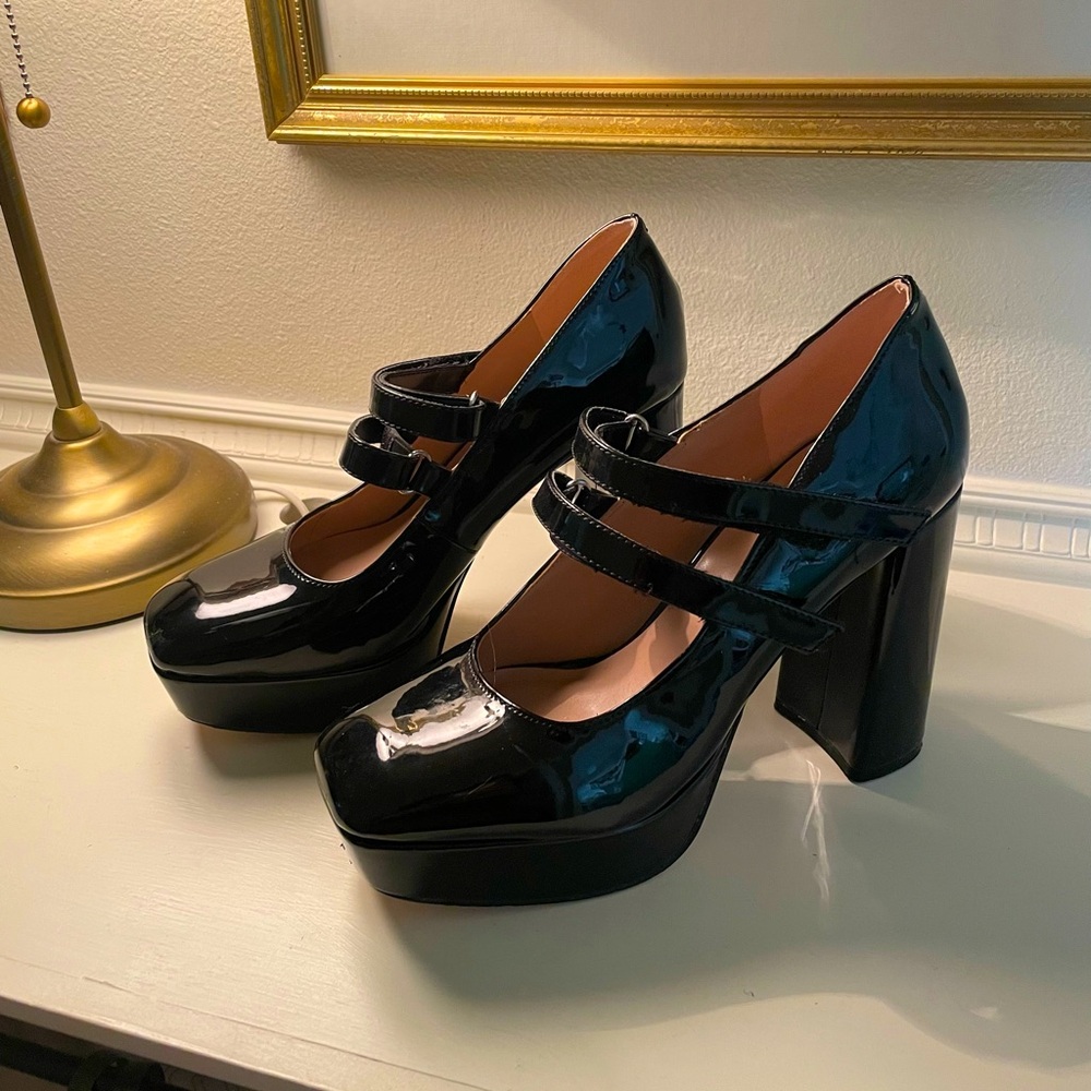 Cutesy black heeled Mary Janes